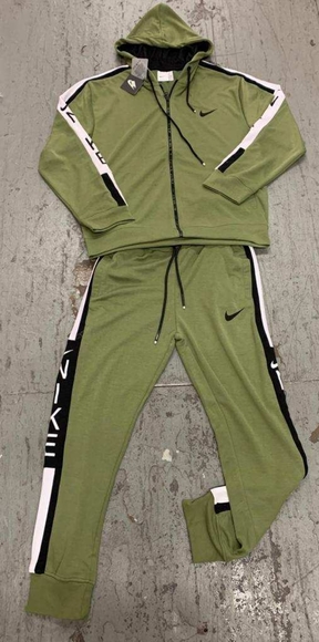 green nike sweatsuit